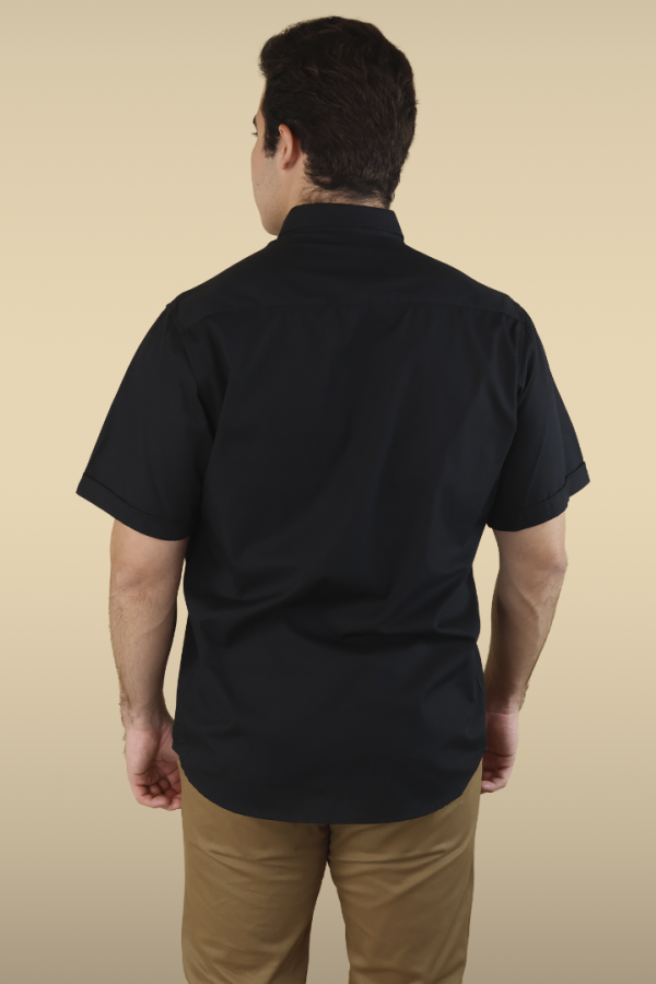 Camisa Negra Hombre Manga Corta De Algodón con Cuello Americano y Bolsa